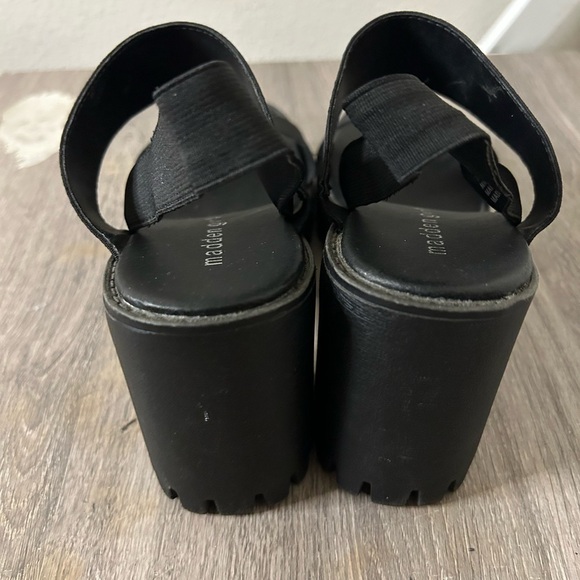 Madden Girl Elegant Black  Platform Sandals - Picture 4 of 6